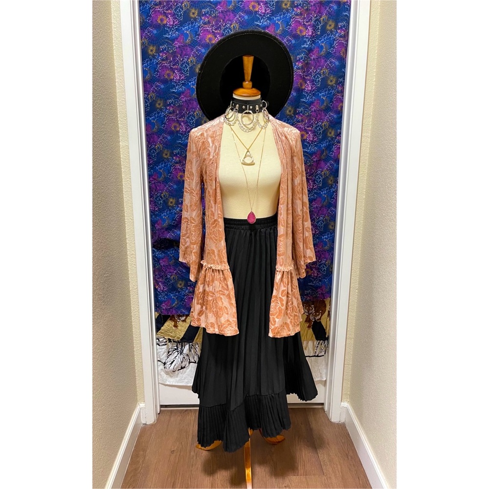 π Lovely Velvet ruffle cardigan - Picture 9 of 11